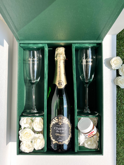 Personalise Now | Gift SET | Happy Anniversary Elegant Champagne Box with Glasses | Champagne not included