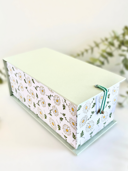 Personalise Now | Gift SET | Beautiful Mint Daisy Box & Tumbler Set