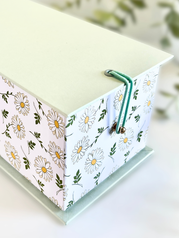 Personalise Now | Gift SET | Beautiful Mint Daisy Box & Tumbler Set